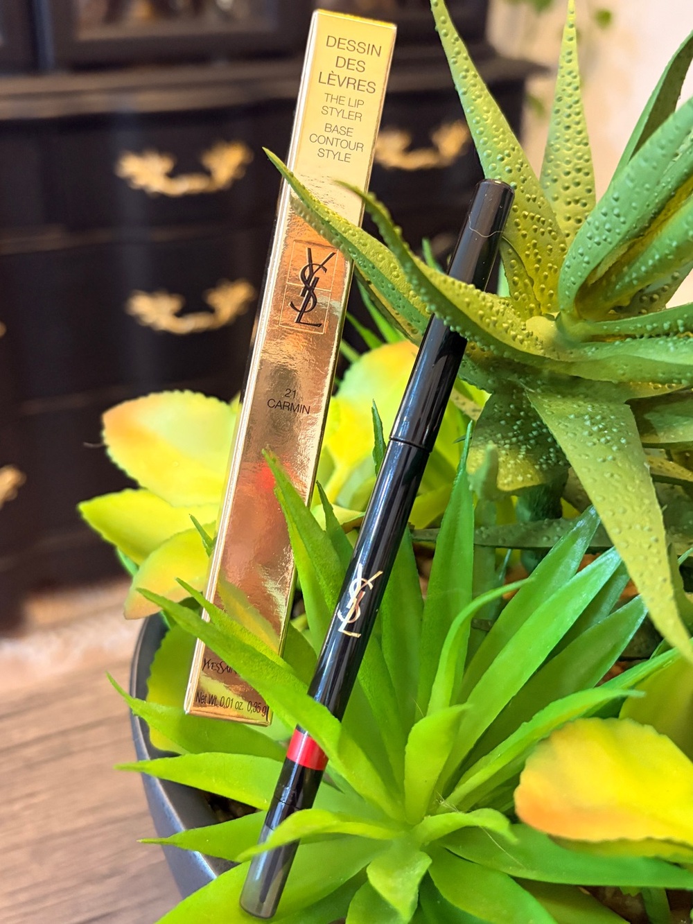 Yves Saint Laurent Dessin des Lèvres Lip Liner 21 Carmin Red - Picture 3 of 11